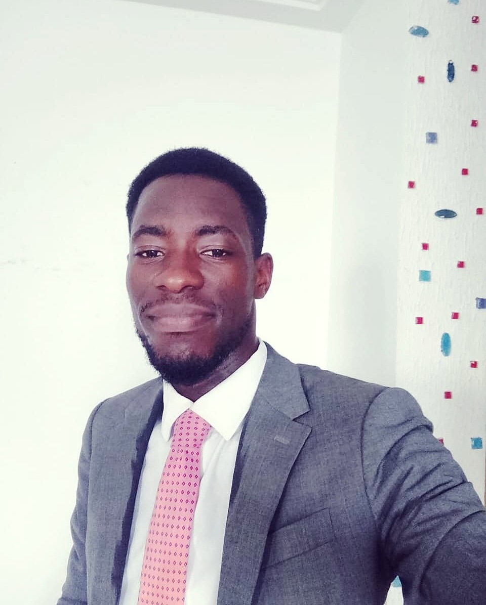 Portrait de Gaddiel DJÉLÉ BI, développeur Full Stack et formateur